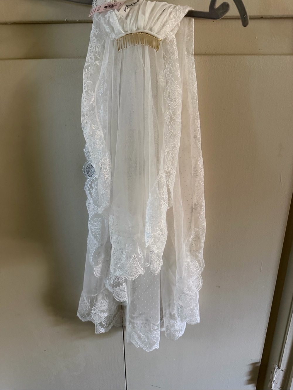 For Love And Lemons White Lace Bridal Veil - Picture 4 of 5